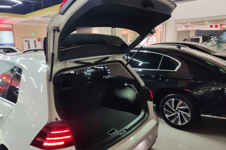 Used Volkswagen Golf 2018 230TSI Automatic Luxury Version
