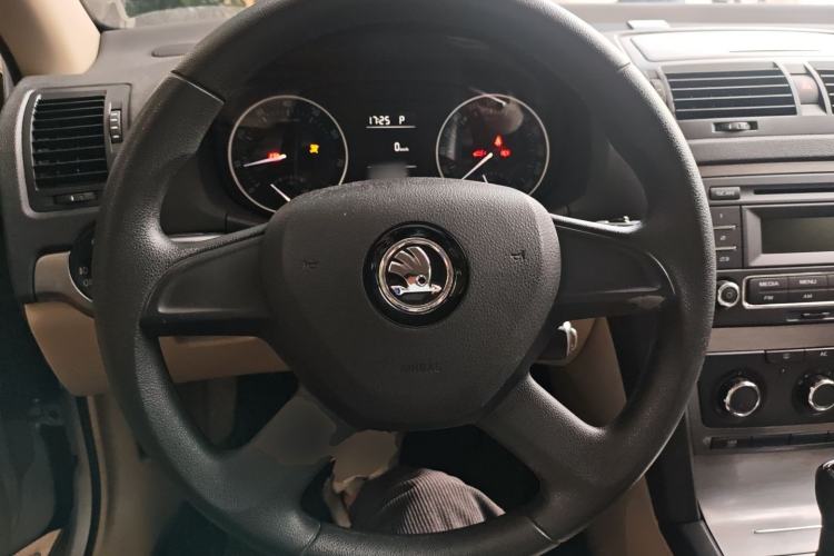 Used Skoda Octavia 2015 Classic Model 1.6L Automatic Yijie Version
