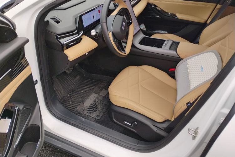 Used Geely Galaxy L6 2023 125km MAX Driver Seat