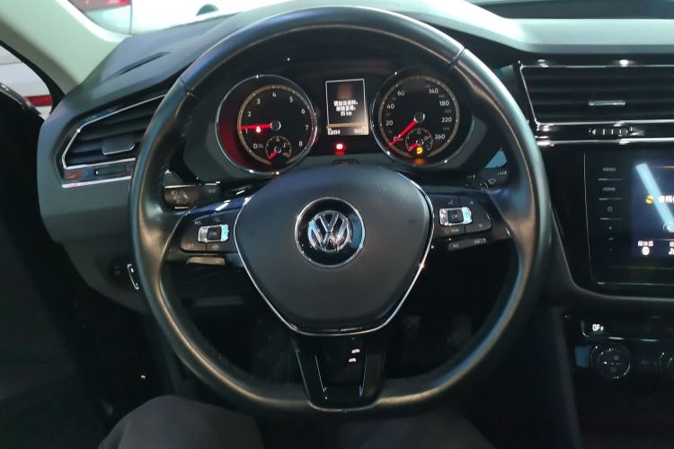 Used Volkswagen Tiguan L 2020 330TSI Automatic Two-Wheel Drive Panoramic Comfort Edition China VI Standard Steering Wheel