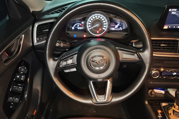 Used Mazda 3 Axela 2019 Cloud-Controlled Sedan 1.5L Automatic Luxury Model China VI Standard