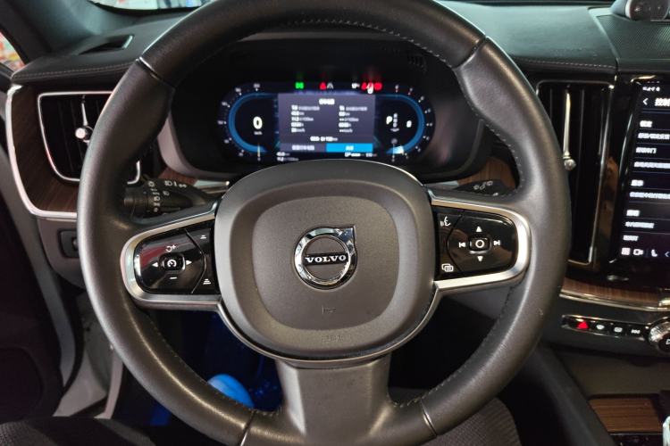 Used Volvo XC60 2022 B5 4x4 Smart Luxury Edition