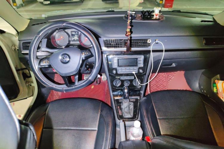 Used Volkswagen C-TREK 2018 1.5L Automatic Comfort Model Center Console