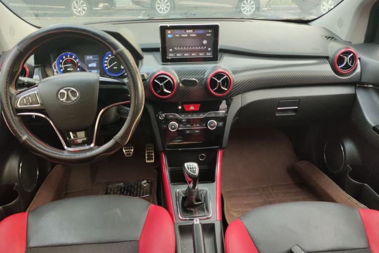 Used BAIC Senova X25 2015 1.5L Manual Elite Edition Center Console