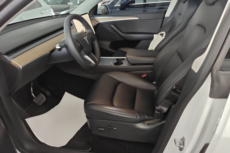 Used Tesla Model Y 2022 Rear-Wheel-Drive Version
