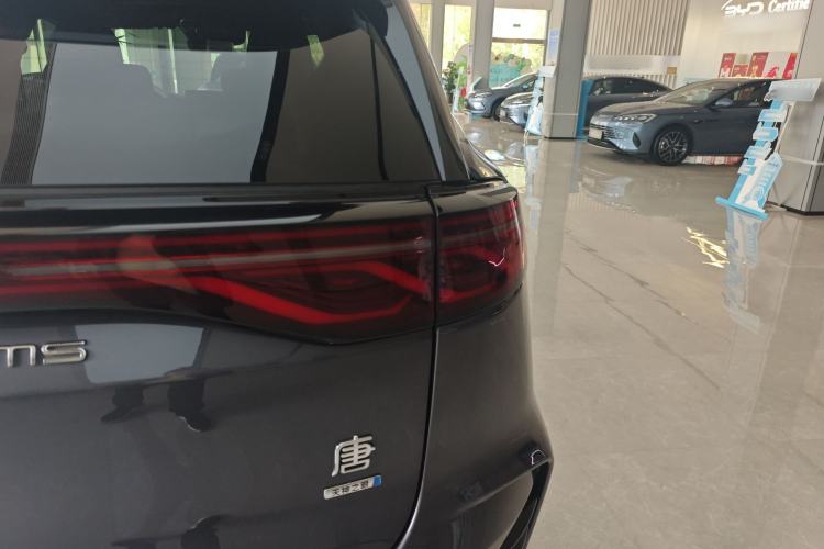 Used BYD Tang New Energy 2025 Intelligent Driving Version DM-i 115KM Flagship Edition Right Rear Taillight
