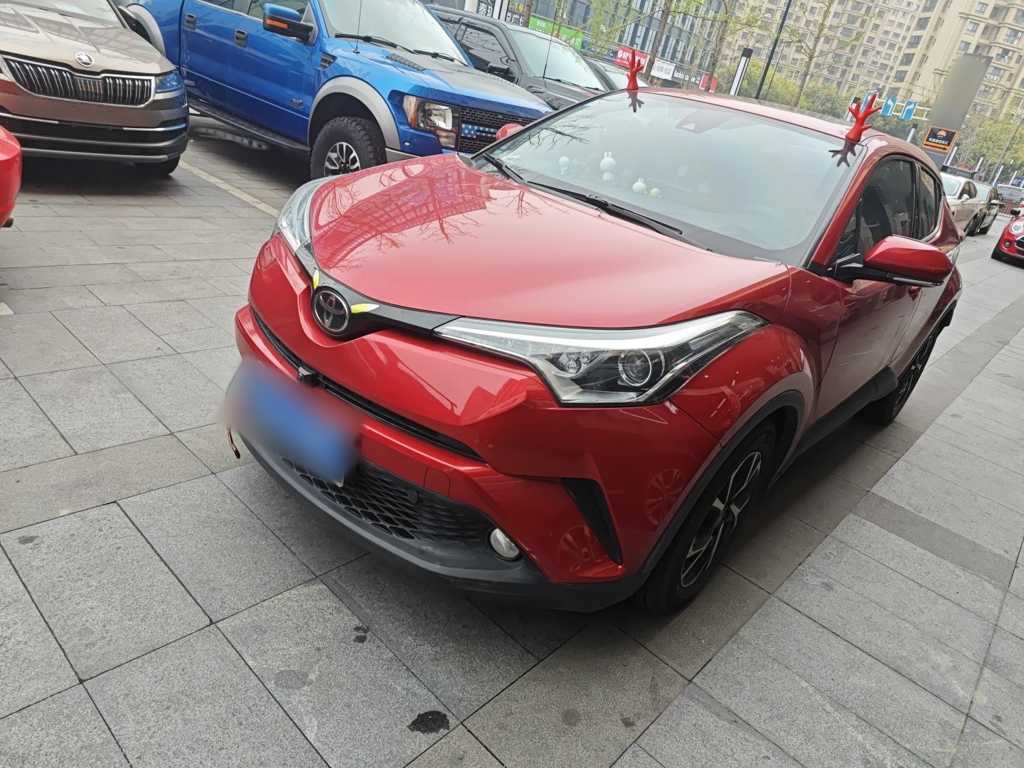 تحت مقدمة السيارة