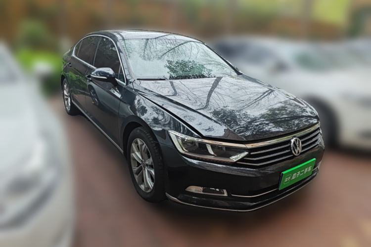 Used Volkswagen Magotan 2018 330TSI DSG Luxury Model Front Right 45 Deg