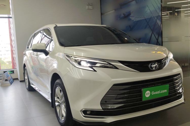 Used Toyota Sienna 2023 2.5L Hybrid Luxury Edition

