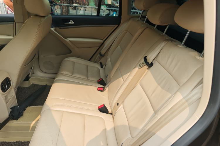 Used Volkswagen Tiguan 2013 1.8 TSI Automatic All-Wheel Drive Luxury Model Left Rear Seat