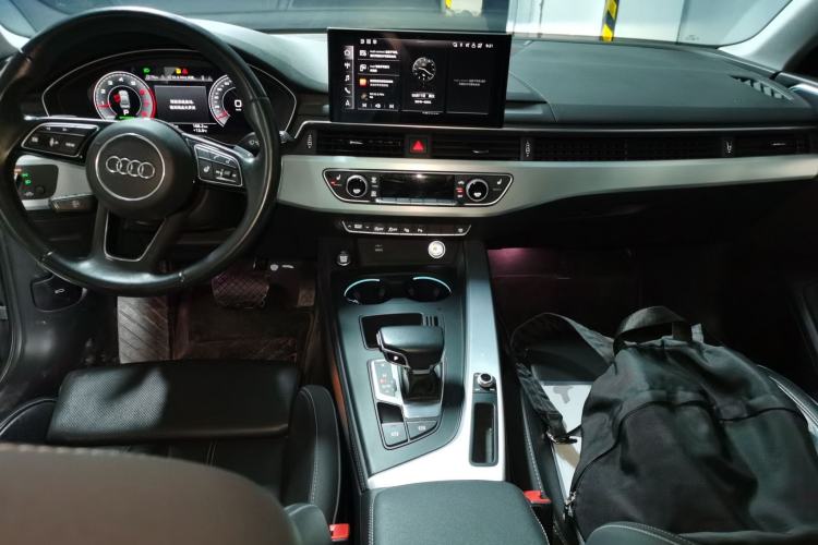 Used Audi A4L 2022 40 TFSI Luxury Dynamic Model Center Console