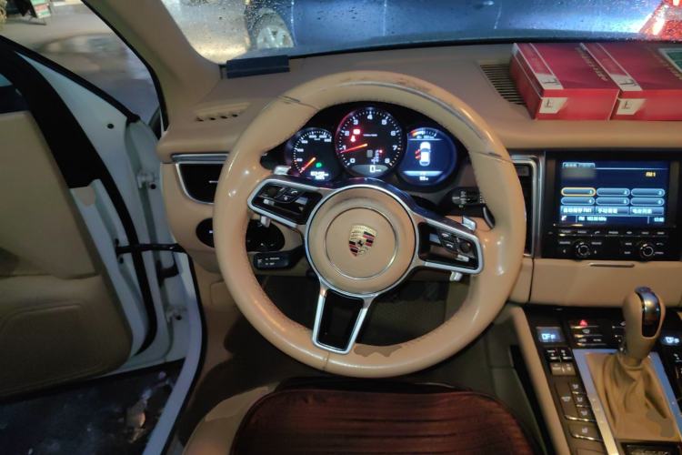 Used Porsche Macan 2016 Macan 2.0T Steering Wheel