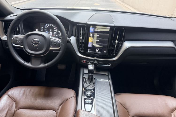 Used Volvo XC60 2021 T5 4x4 Smart Luxury Edition Interior 1