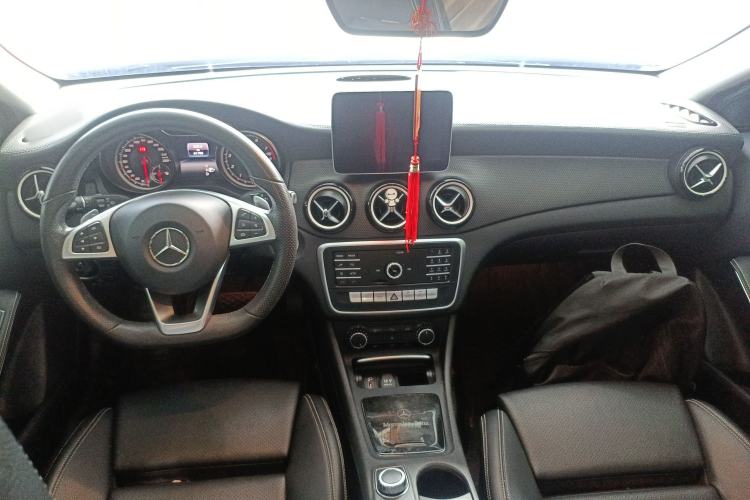 Used Mercedes-Benz GLA 2019 GLA 200 Fashion Model Center Console