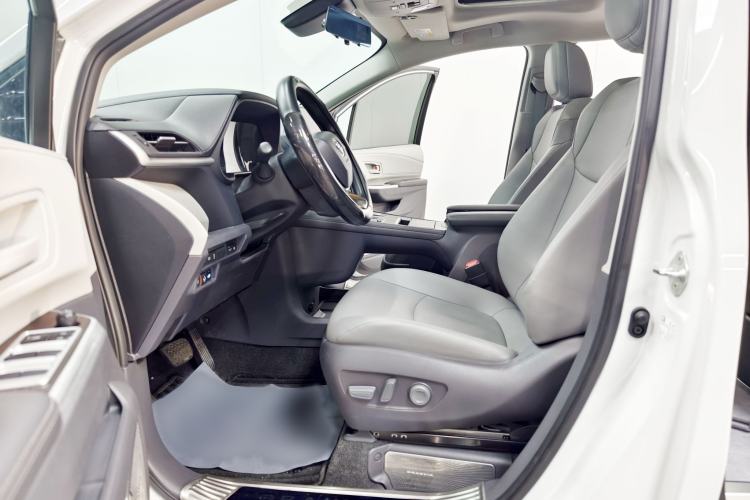 Used Toyota Granvia 2024 2.5L Hybrid Comfort Edition