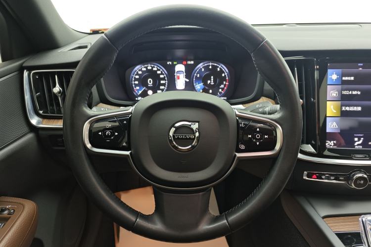 Used Volvo S60 2022 B4 Zhiyuan Luxury Edition