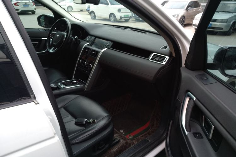 Used Land Rover Discovery Sport 2019 240 PS SE Version China VI Standard Right Front Seat