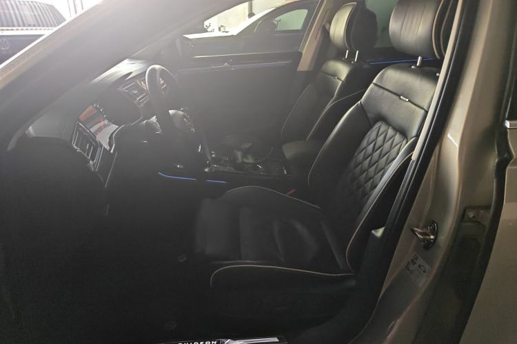 Used Volkswagen Phideon 2018 Revised Version 480 V6 Four-Wheel Drive Luxury Flagship Edition
