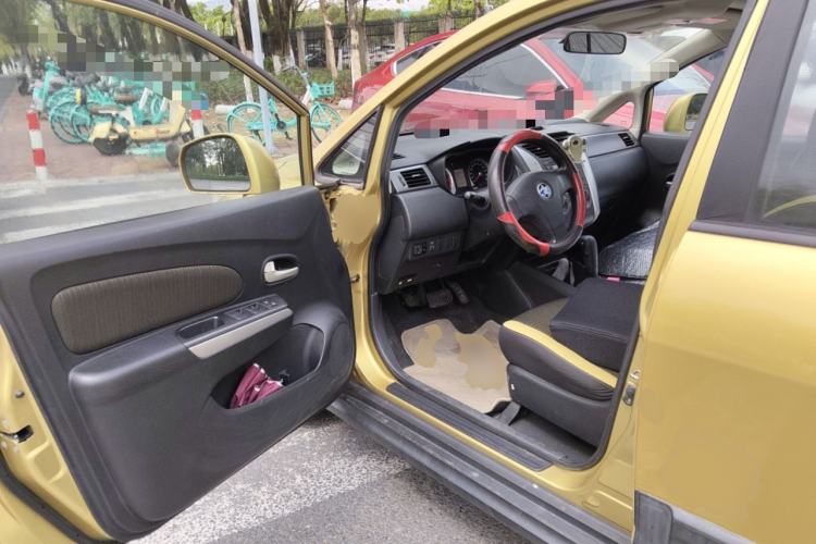 Used Venucia R50X 2013 1.6L Automatic Model Driver Seat