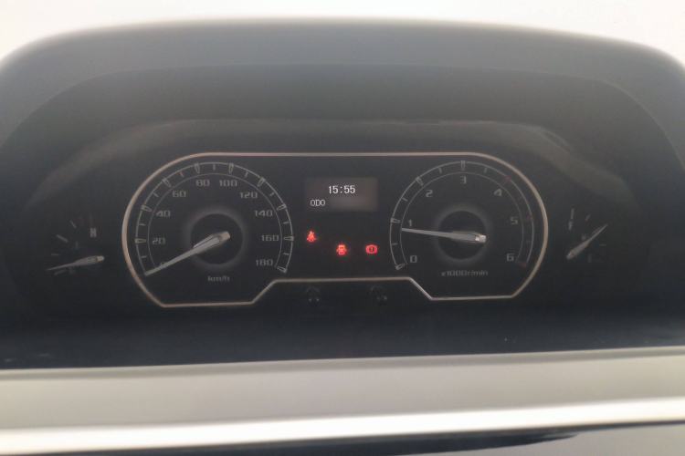 Used SAIC MAXUS Xintu V80 2018 2.5T 6-speed manual Aoyuntong short-wheelbase ultra-low roof 5- or 6-seat model Instrument Cluster