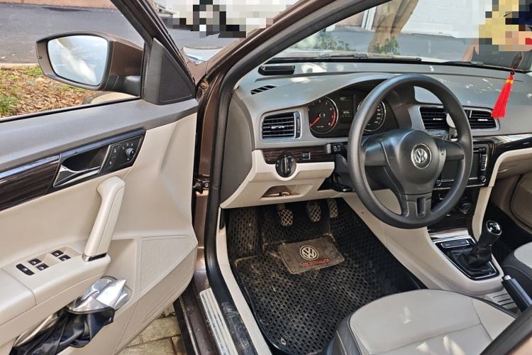 Used Volkswagen Gran Lavida 2013 1.6L Manual Comfort Model