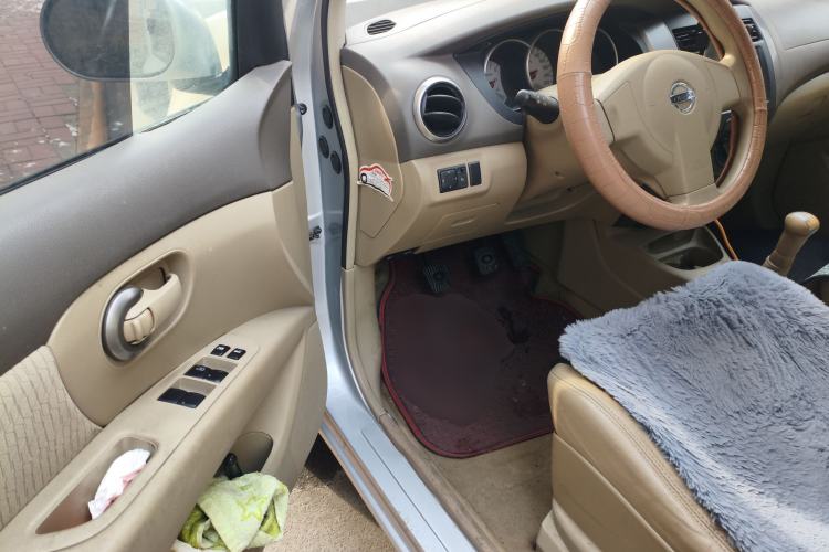 Used Nissan Livina 2010 Jingyue Edition 1.6L Manual All-Around Model