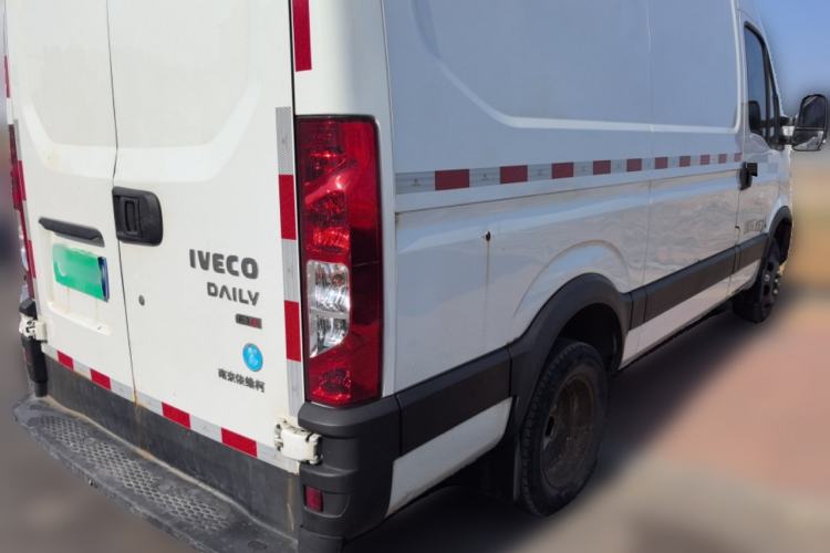Used Iveco Eurocargo 2021 2.0T Manual - Yunrui Long Wheelbase Short Overhang High Roof Manual Doors – F1A Rear Right 45 Deg