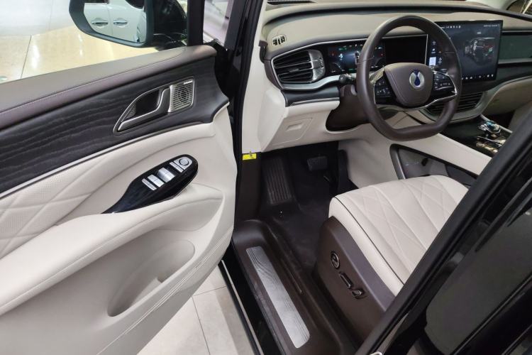 Used Denza D9 2024 DM-i 980 Four-Wheel Drive Flagship Model