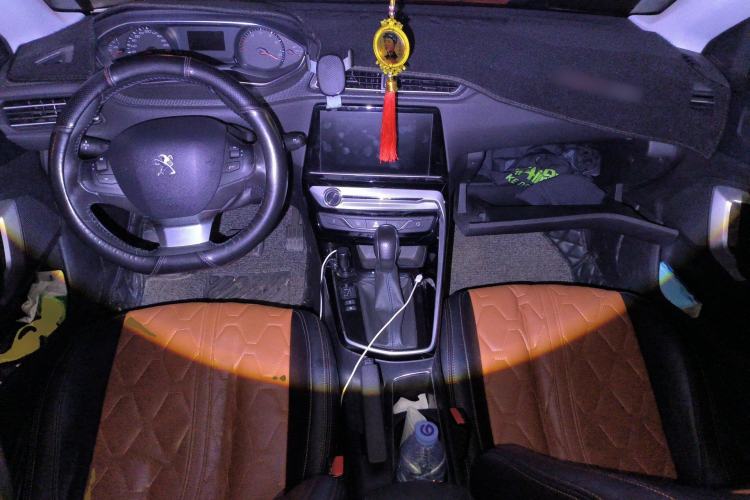 Used Peugeot 308 2018 1.6L Automatic Luxury Edition Center Console