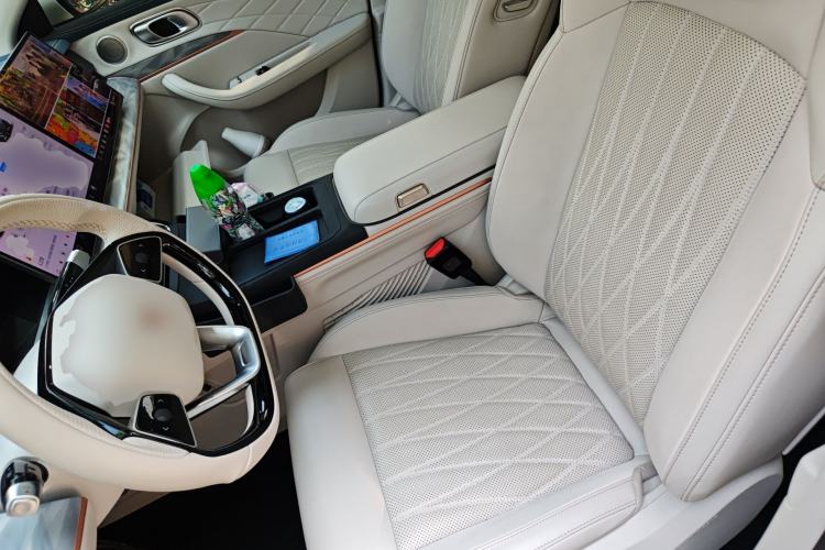 Used NETA L 2024 Extended-Range 310 Flash-Charge Red Edition
