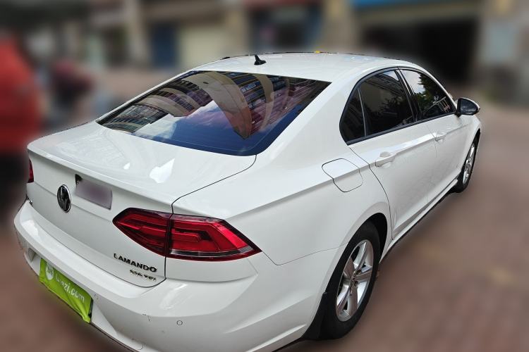 Used Volkswagen Lamando 2015 230TSI DSG Fashion Edition Rear Right 45 Deg