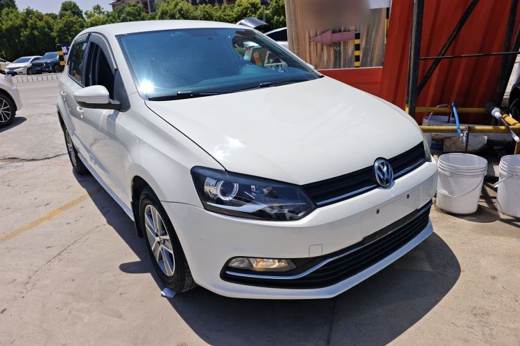 Used Volkswagen Polo 2016 1.4L Manual Fashion Model Front Right 45 Deg