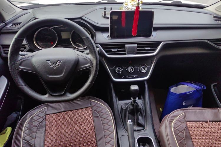 Used Wuling Hongguang S3 2019 1.5L Manual Standard Version China VI Standard Center Console