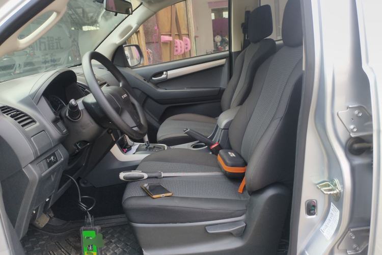 Used Isuzu D-MAX 2015 2.5T Two-Wheel Drive Automatic High-Performance Elite Version 4JK1 Left Front Seat