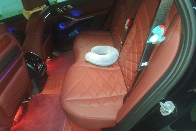 Used BMW X5 2023 xDrive 40Li M Sport Night Edition Package Left Rear Seat