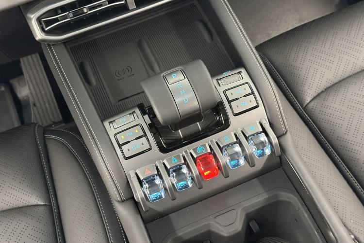 Used Formula Leopard Titanium 3 2025 501KM All-Wheel Drive Intelligent Driving Ultra Version
