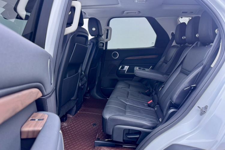 Used Land Rover Discovery 2017 3.0 SC V6 S Interior 5