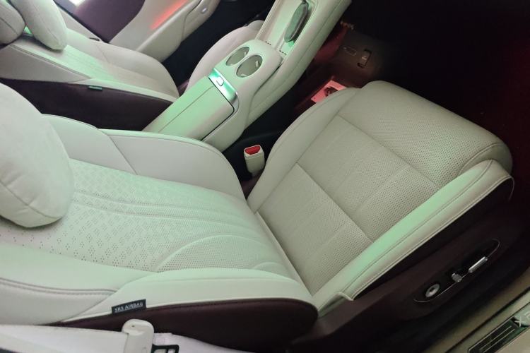 Used XPeng X9 2026 Model—Range-Extended Version 1602 Ultra Right Front Seat