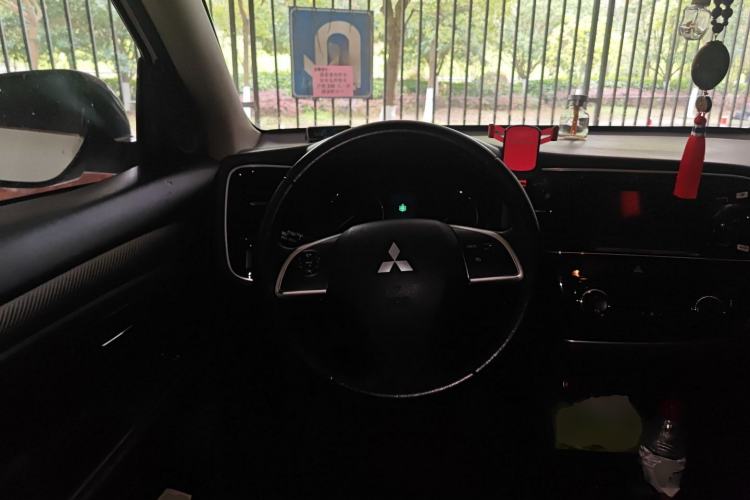 Used Mitsubishi Outlander 2013 2.4L 4x4 Luxury Navigation Edition 5 Seats