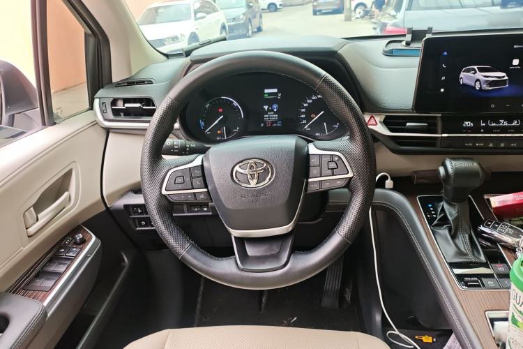 Used Toyota SIENNA 2024 2.5L Hybrid Comfort Edition