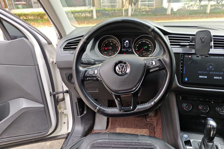Used Volkswagen Tiguan L 2020 330TSI Automatic Two-Wheel Drive Luxury Edition China VI Standard