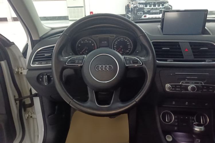 Used Audi Q3 2017 40 TFSI quattro all-wheel-drive sport model
