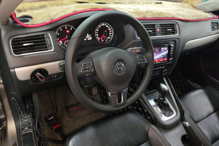 Used Volkswagen Sagitar 2014 Revised Version 1.4TSI Automatic Luxury Edition Steering Wheel