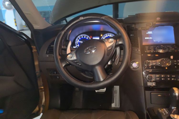 Used Infiniti QX70 2013 3.7L Standard Edition
