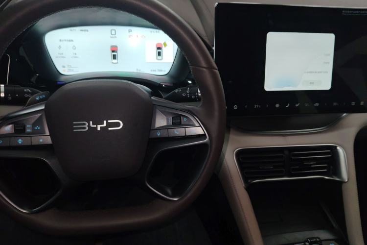 Used BYD Song PLUS New Energy 2025 DM-i Smart Drive 112KM Prestige Model Center Console