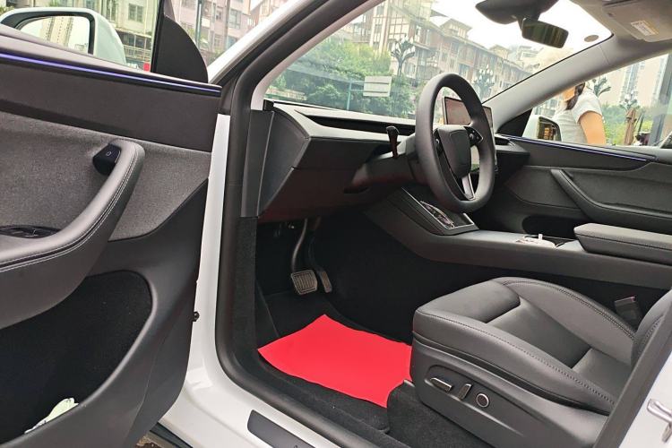 Used Tesla Model Y 2025 Rear-Wheel-Drive Version
