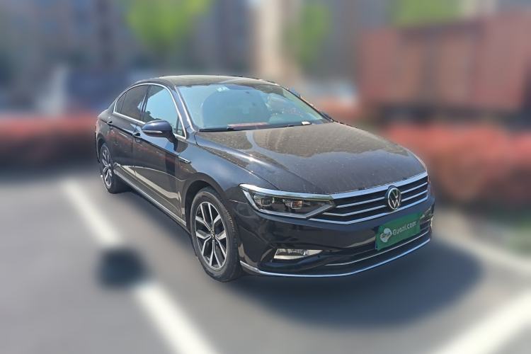 Used Volkswagen Magotan 2020 280TSI DSG Comfort Edition Front Right 45 Deg