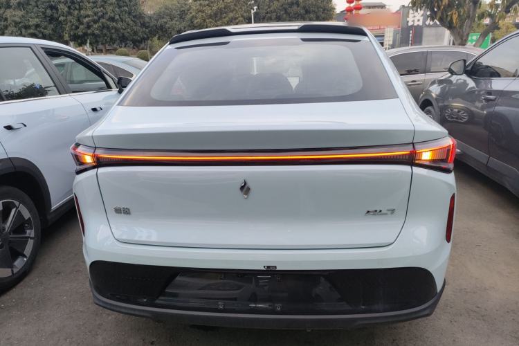 Used Livan Livan 7 2024 605 km Glory Edition
