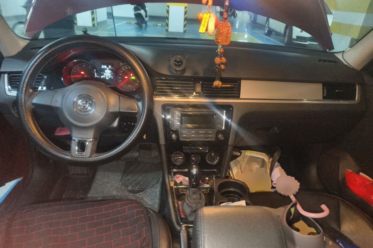 Used Volkswagen Bora 2014 1.6L Automatic Comfort Model Center Console