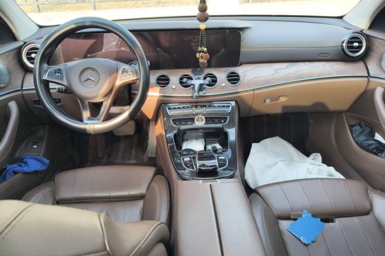 Used Mercedes-Benz E-Class 2018 Facelift E 200 L Center Console